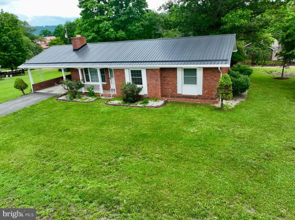 $247,000 | 73 Woodlawn Drive, Petersburg, WV 26847