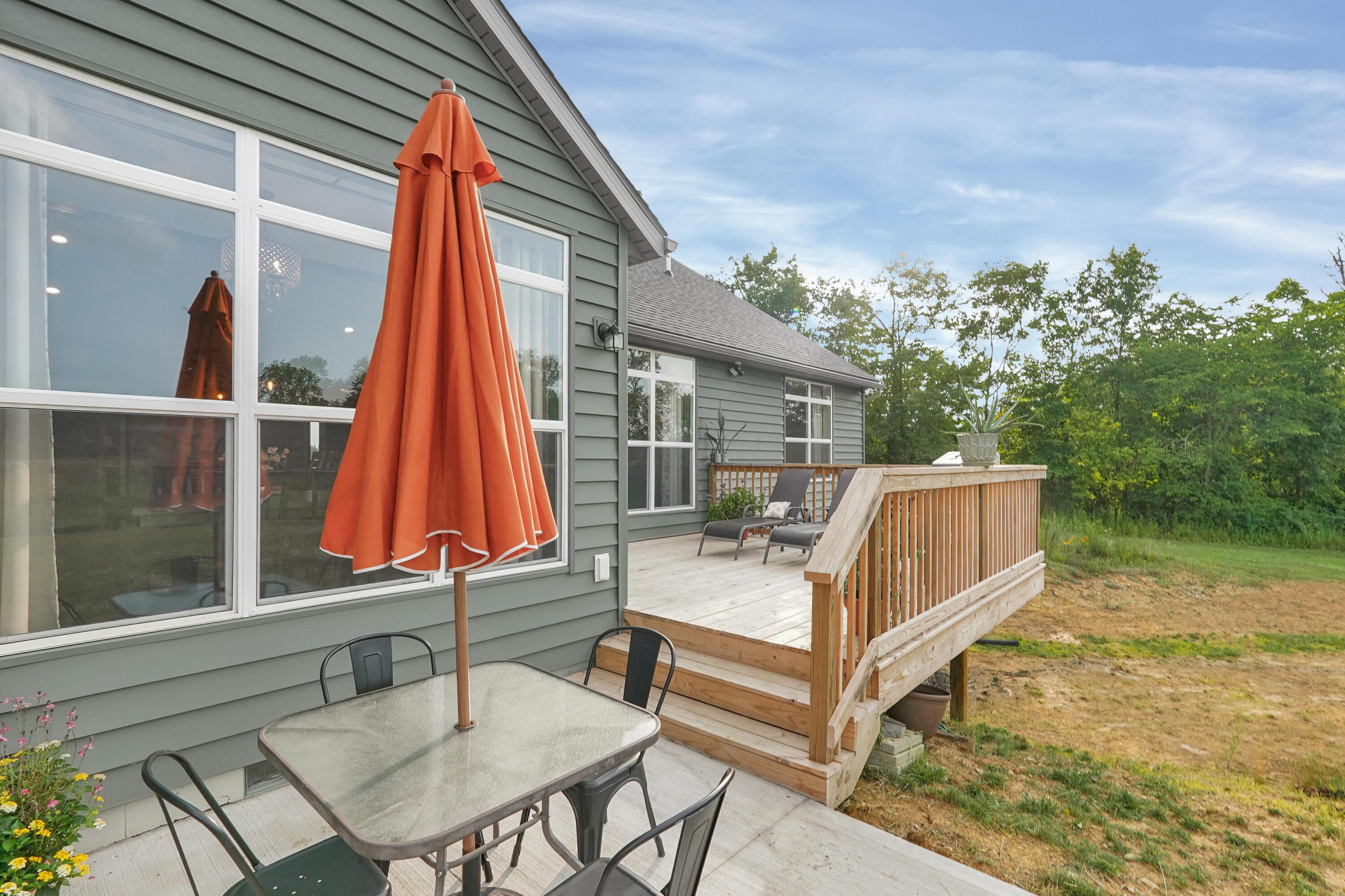 582 Dent Road Sunbury, OH 43074 - Photo 34 of 56 Patio & Deck