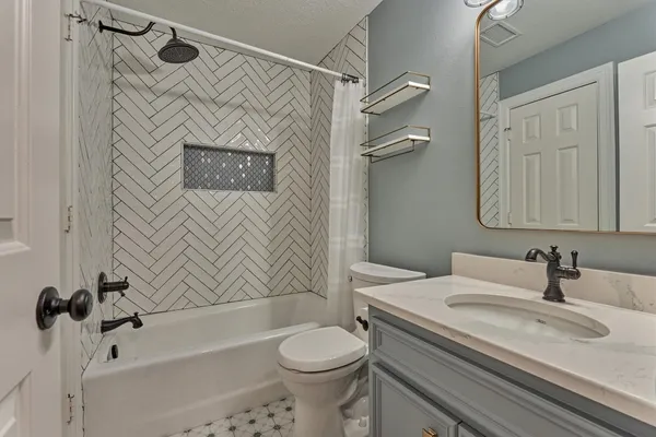$950,000 | 19 Craggy Rock Street, The Woodlands, TX 77381