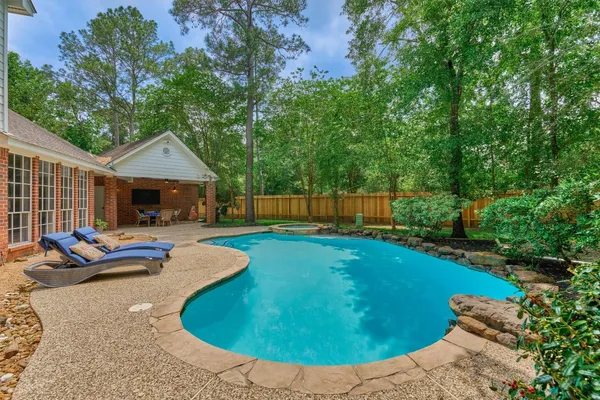 $950,000 | 19 Craggy Rock Street, The Woodlands, TX 77381