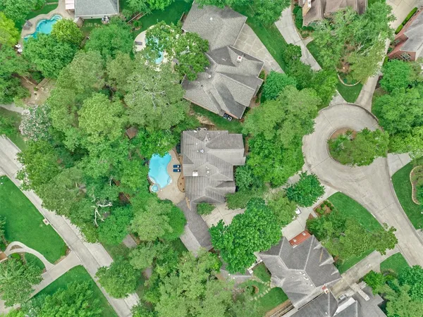 $950,000 | 19 Craggy Rock Street, The Woodlands, TX 77381