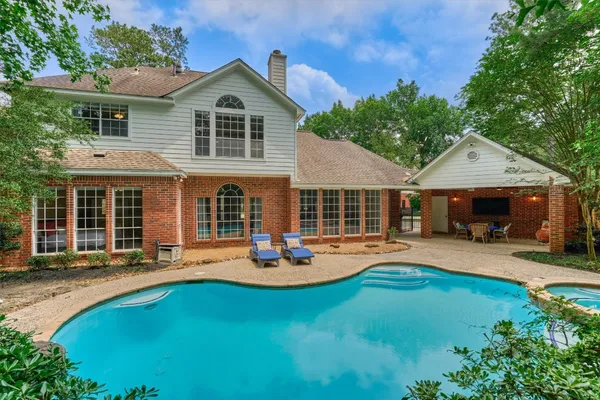 $950,000 | 19 Craggy Rock Street, The Woodlands, TX 77381