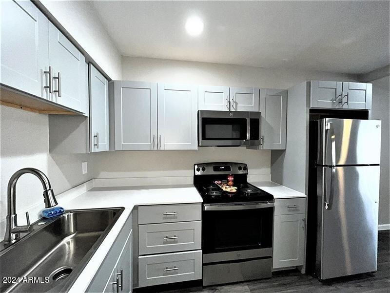 1130 East Grovers Avenue, Unit 2 Phoenix, AZ 85022 - Photo 3 of 7 Kitchen