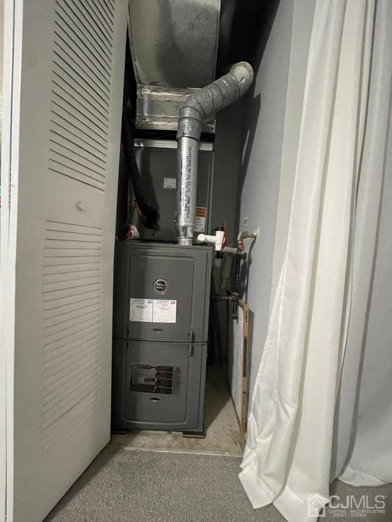824 Edpas Road New Brunswick, NJ 08901 - Photo 12 of 13 a view of walk in closet
