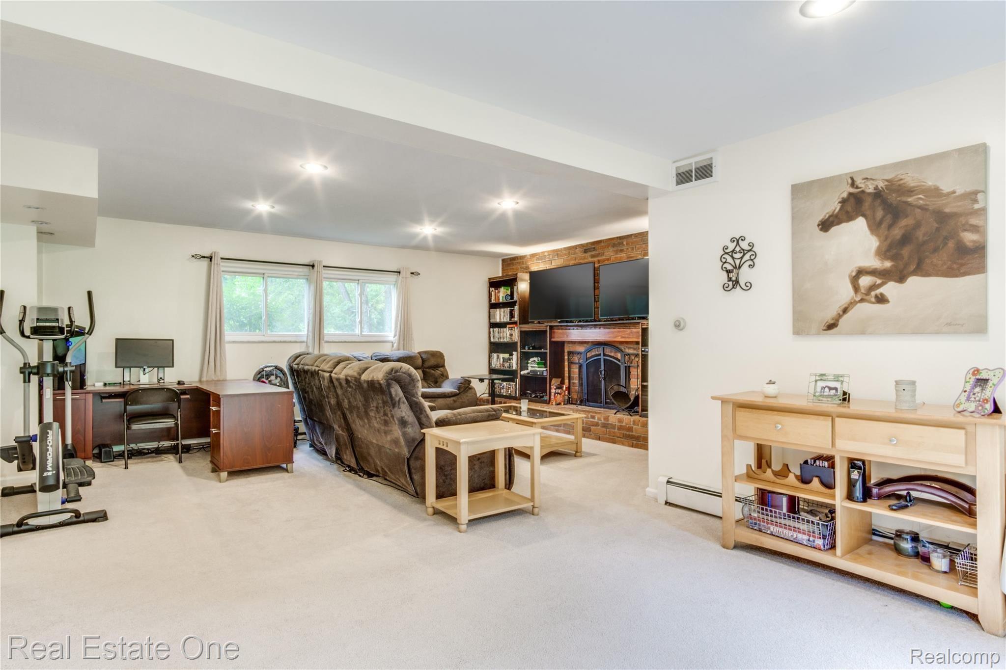 445 Martindale Road Milford, MI 48381 - Photo 51 of 52 Interiors (29 of 33).jpg