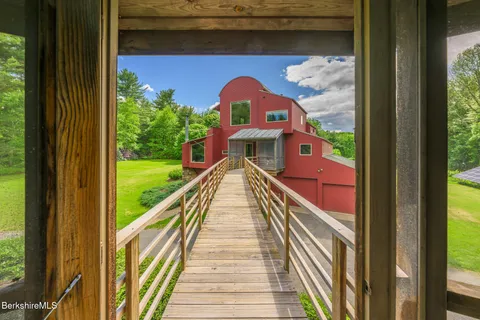 $4,500,000 | 729 Hewins Street, Sheffield, MA 01257