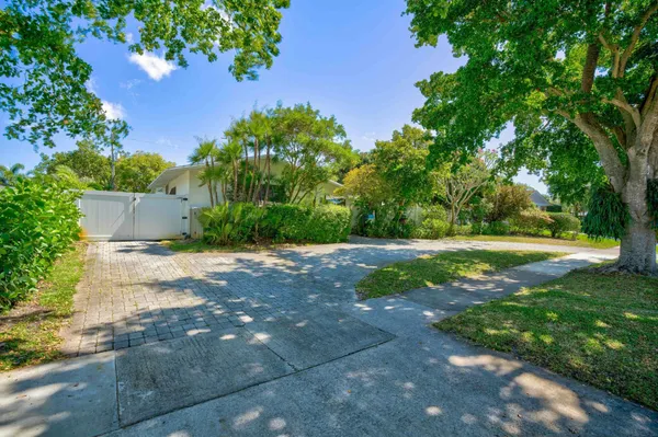 $9,900 | 547 Marlin Road, North Palm Beach, FL 33408