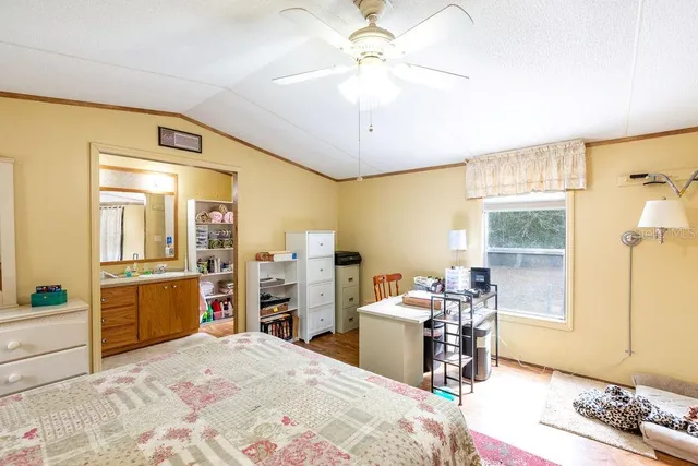 a view of an outdoor space