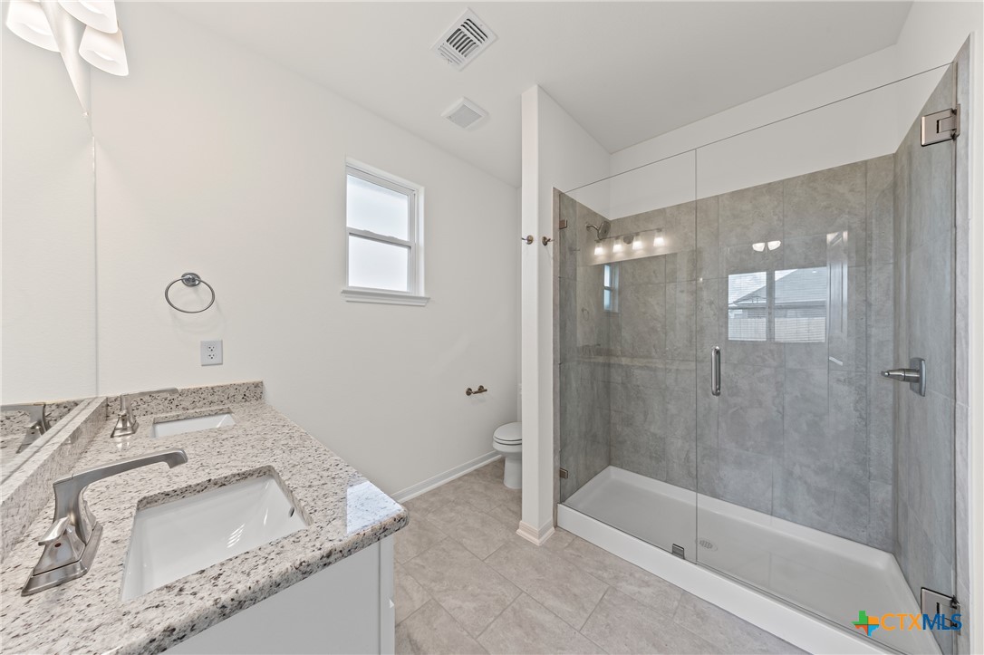 7806 Timber Holw Lane Temple, TX 76502 - Photo 26 of 30 a bathroom with a granite countertop tub sink and mirror