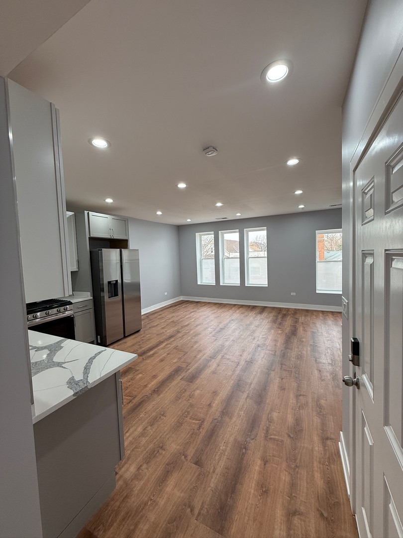 4907 West Walton Street, Unit 2 Chicago, IL 60651 - Photo 5 of 16
