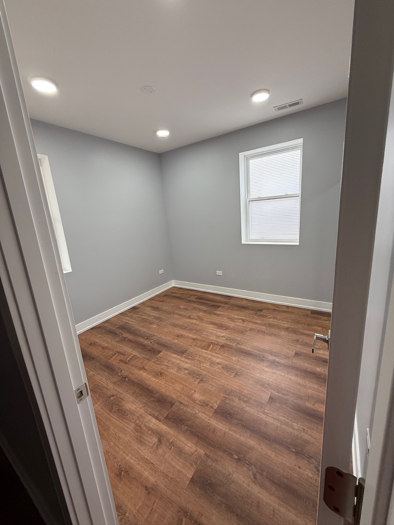 4907 West Walton Street, Unit 2 Chicago, IL 60651 - Photo 9 of 16