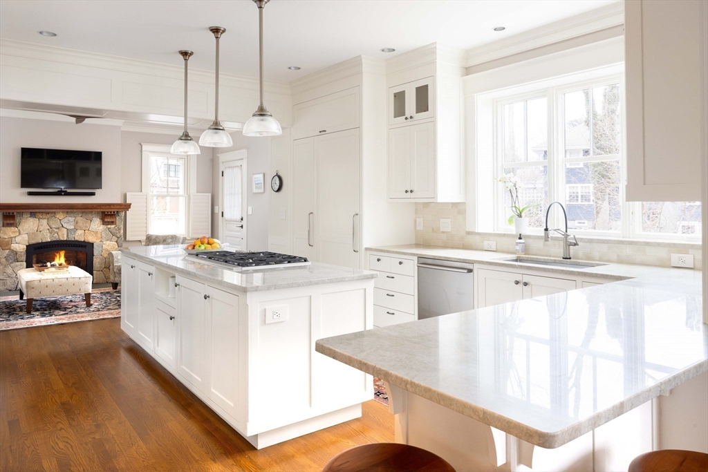 34 Pilgrim Road Newton, MA 02468 - Photo 6 of 29