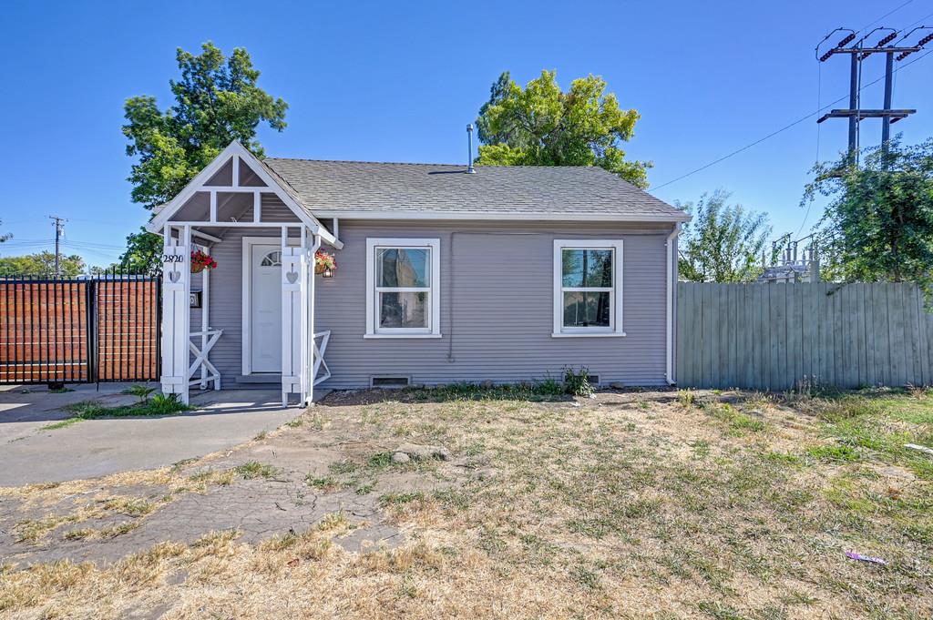 2820 Fruitridge Road Sacramento, CA 95820 - Photo 2 of 68