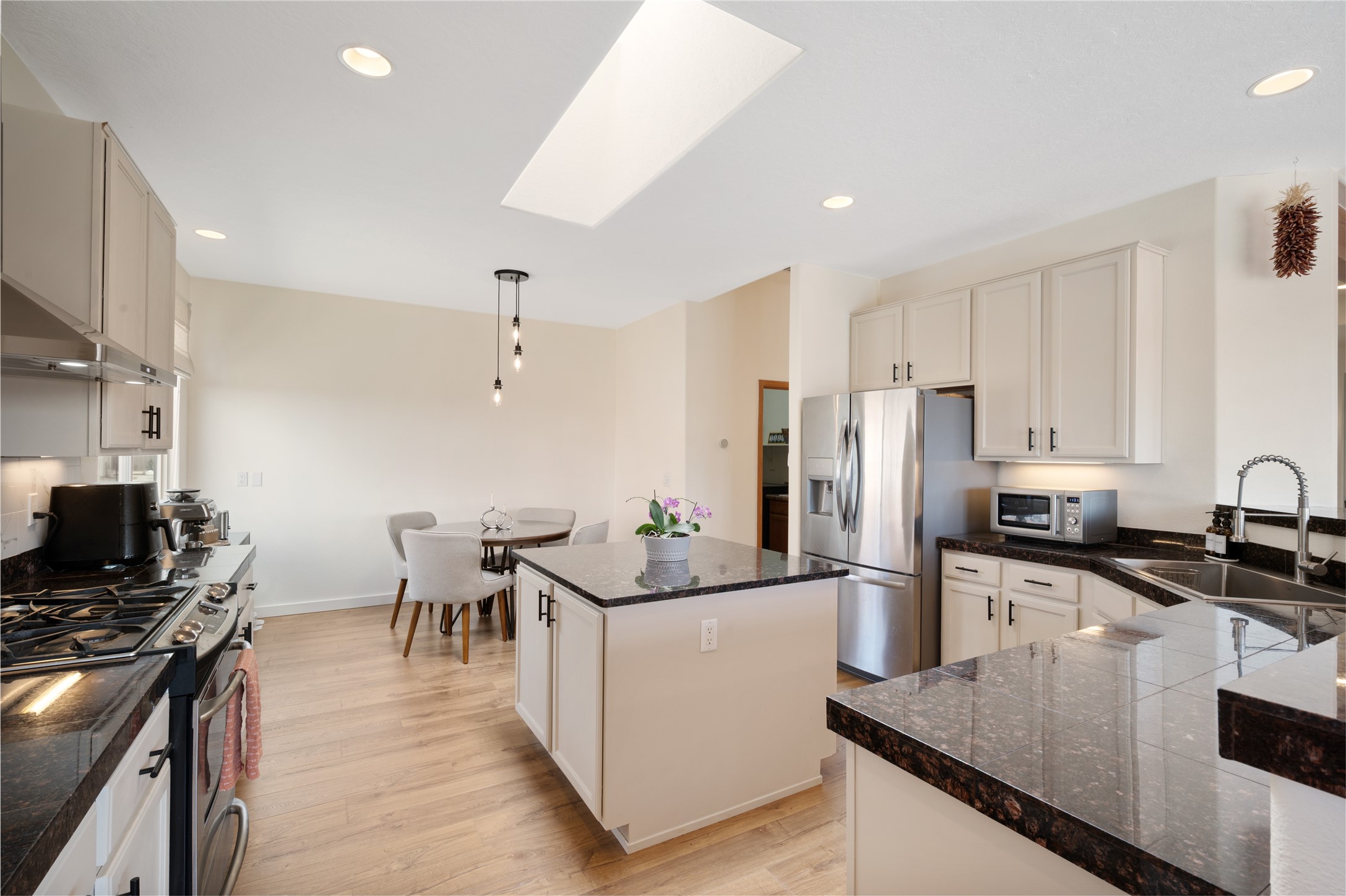 7320 Rio Del Sol Santa Fe, NM 87507 - Photo 11 of 23