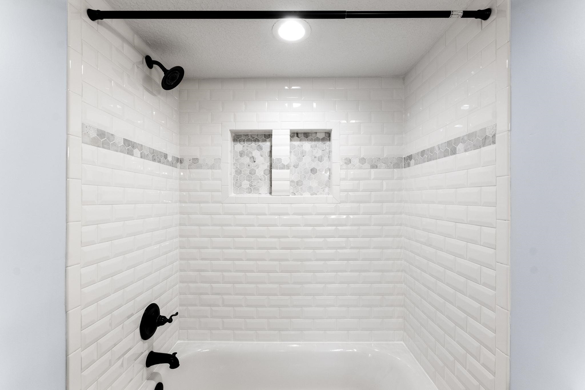 1385 Highland Boulevard St. Augustine, FL 32084 - Photo 24 of 47 a bathroom with a bathtub