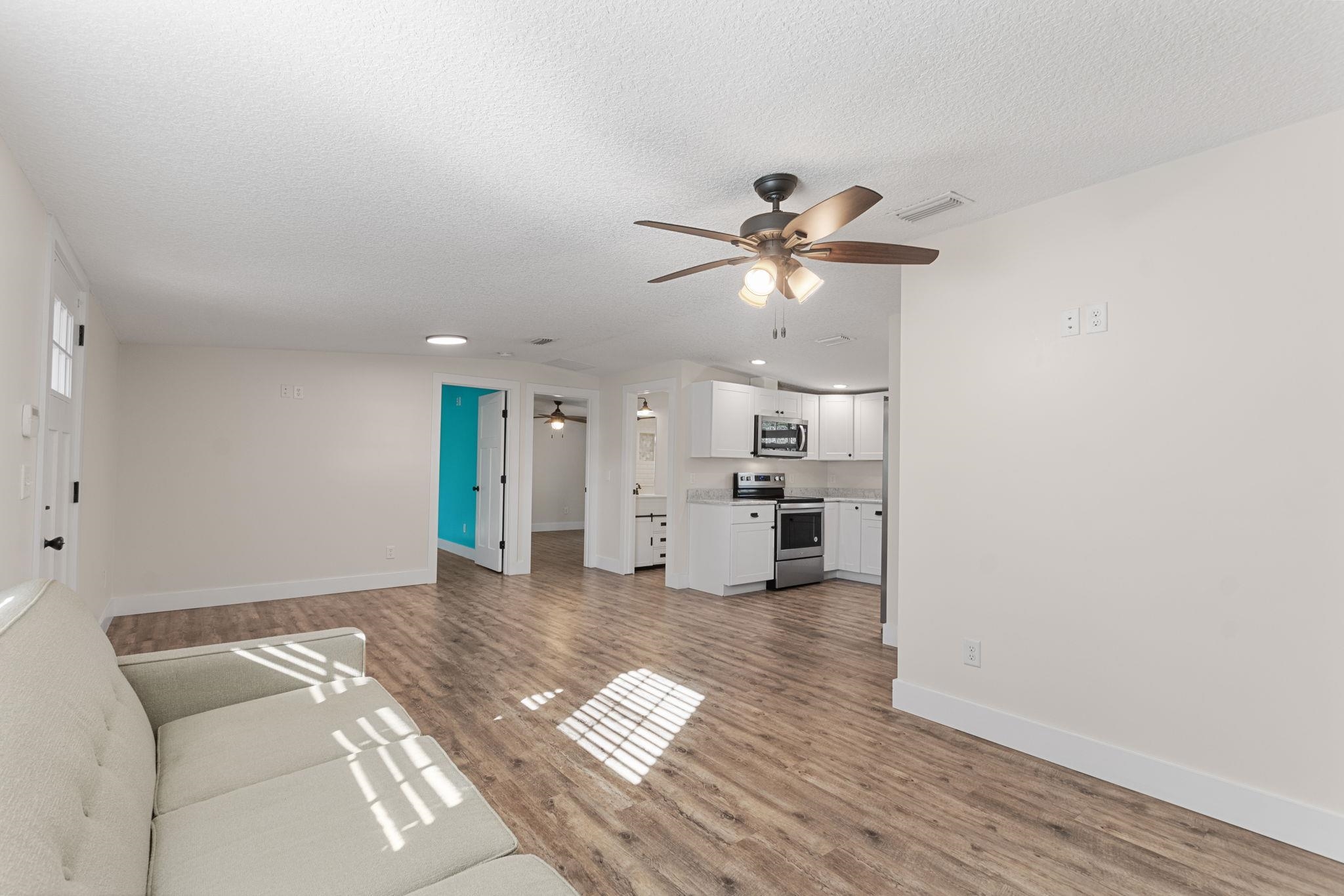 1385 Highland Boulevard St. Augustine, FL 32084 - Photo 6 of 47 a very nice looking room with a large window