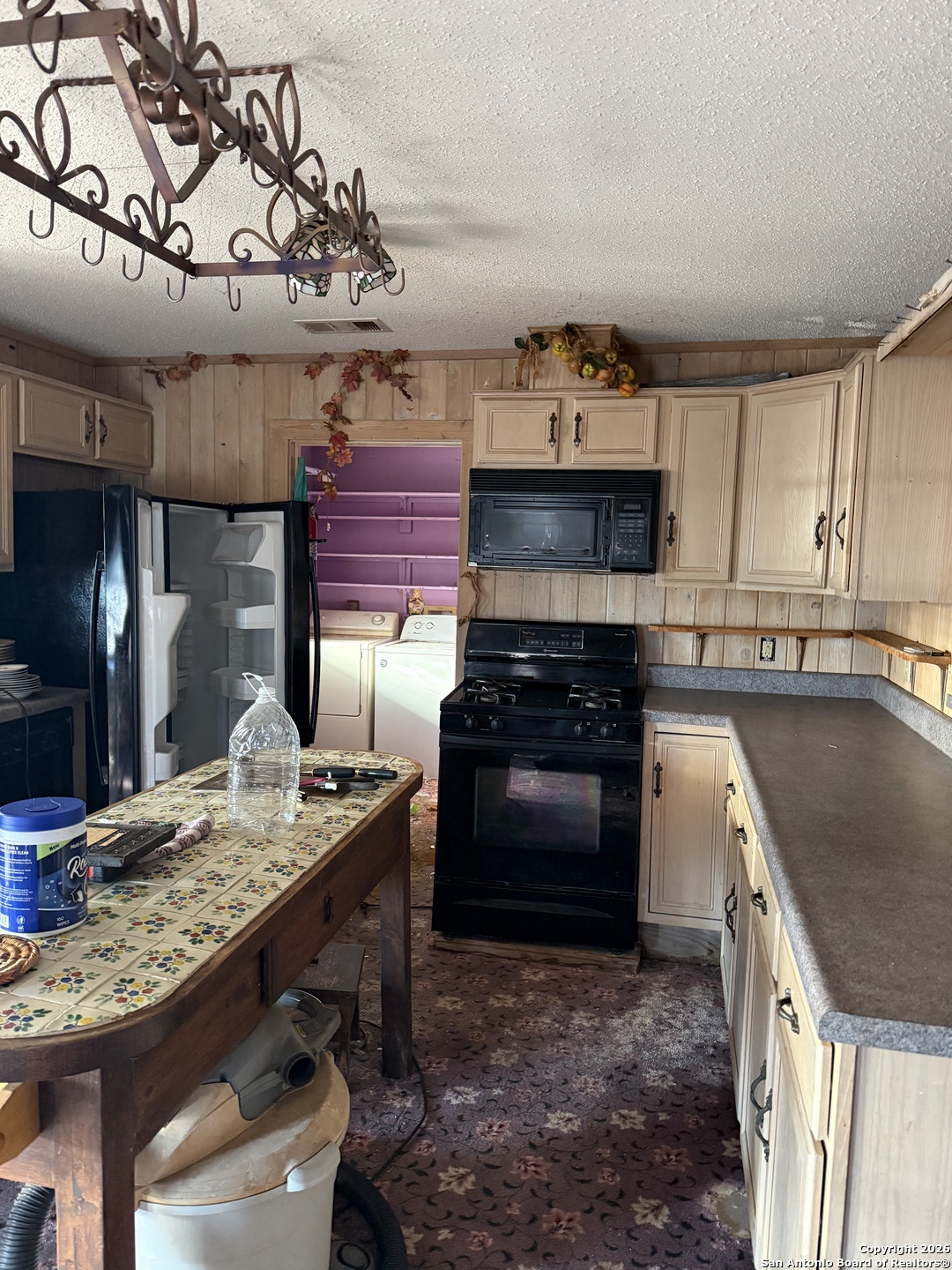 888 Highway 281 Pleasanton, TX 78064 - Photo 1 of 4 a kitchen with a stove and a wooden cabinets