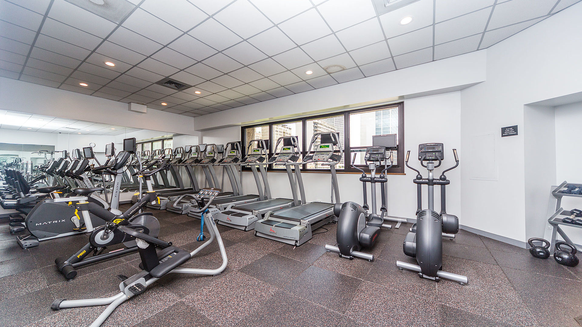 1030 North State Street, Unit 13E Chicago, IL 60610 - Photo 20 of 26 a view of a room with gym equipment