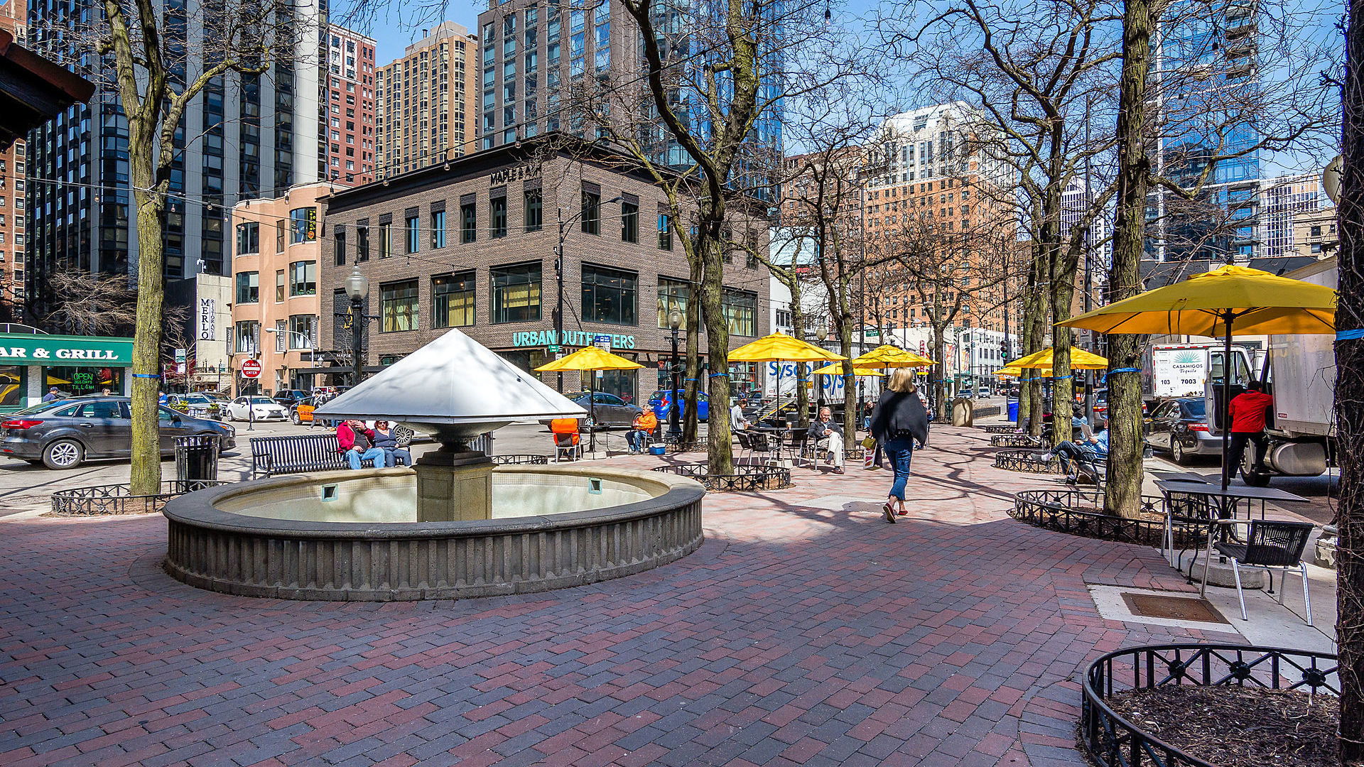 1030 North State Street, Unit 13E Chicago, IL 60610 - Photo 26 of 26 a view of a chairs and table in a patio