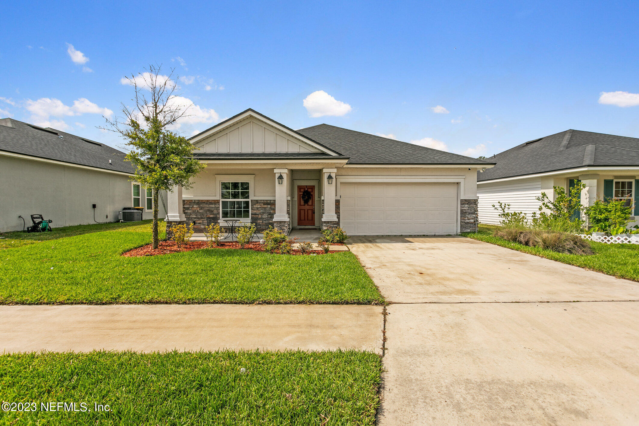 9864 Sailor Drive Jacksonville, FL 32221 - Photo 3 of 44 a front view of a house with garden
