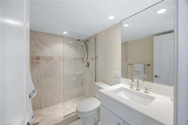 $5,500 | 610 Broad Avenue South, Unit J610, Naples, FL 34102