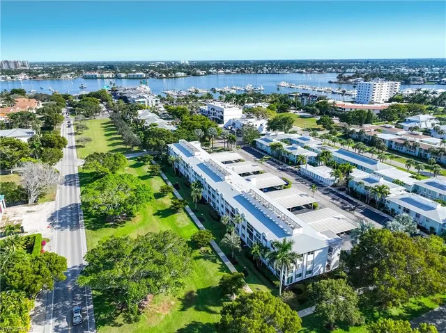 $5,500 | 610 Broad Avenue South, Unit J610, Naples, FL 34102