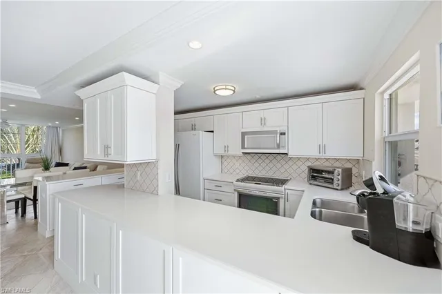 $5,500 | 610 Broad Avenue South, Unit J610, Naples, FL 34102