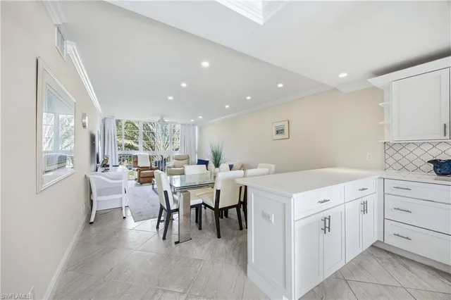 $5,500 | 610 Broad Avenue South, Unit J610, Naples, FL 34102