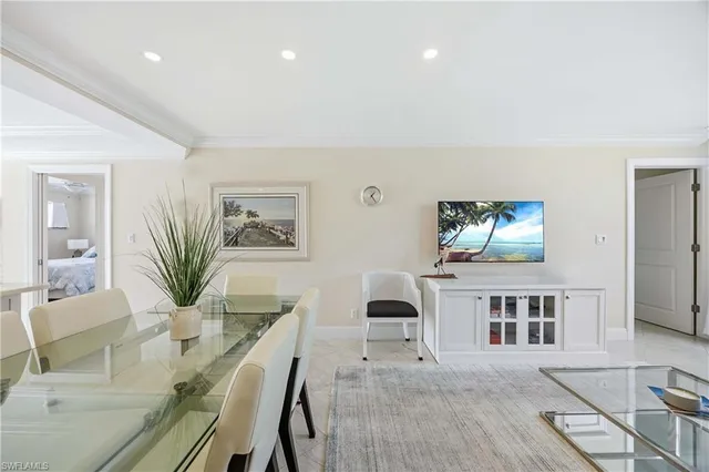 $5,500 | 610 Broad Avenue South, Unit J610, Naples, FL 34102