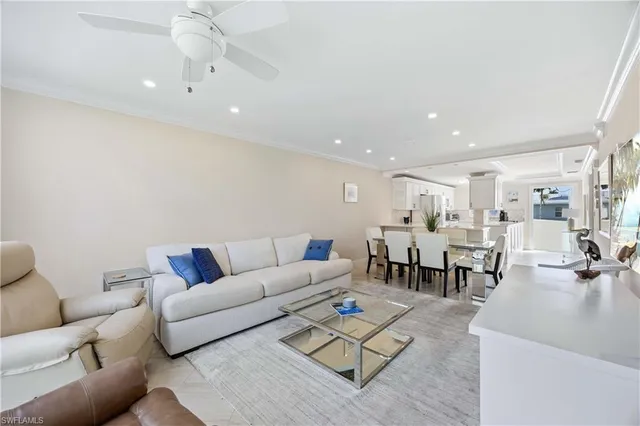 $5,500 | 610 Broad Avenue South, Unit J610, Naples, FL 34102