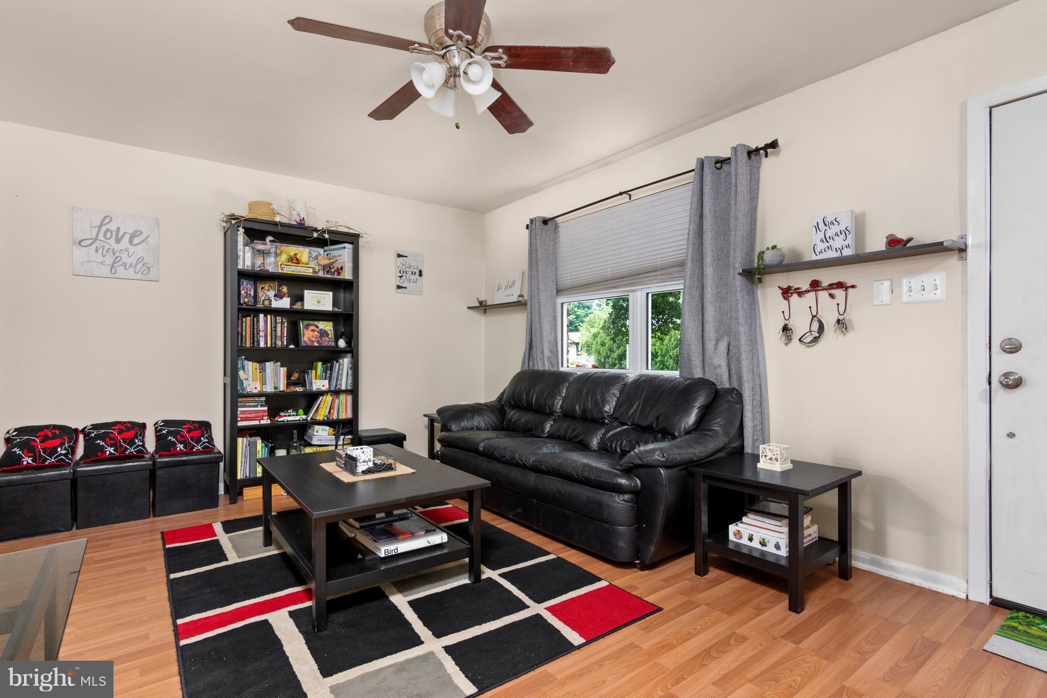 359 River Road Arnold, MD 21012 - Photo 5 of 29 Living Room