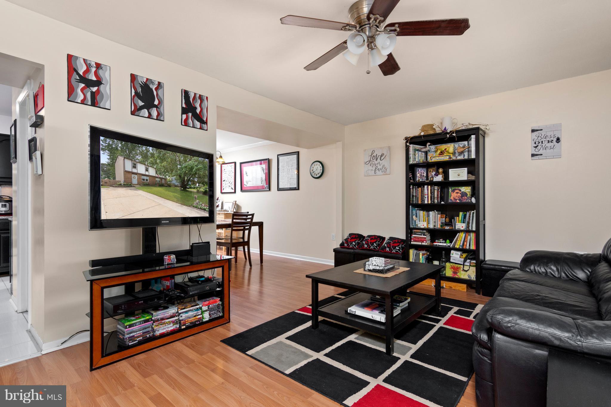 359 River Road Arnold, MD 21012 - Photo 6 of 29 Living Room