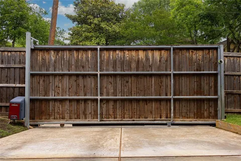 $979,000 | 5947 Mercedes Avenue, Dallas, TX 75206