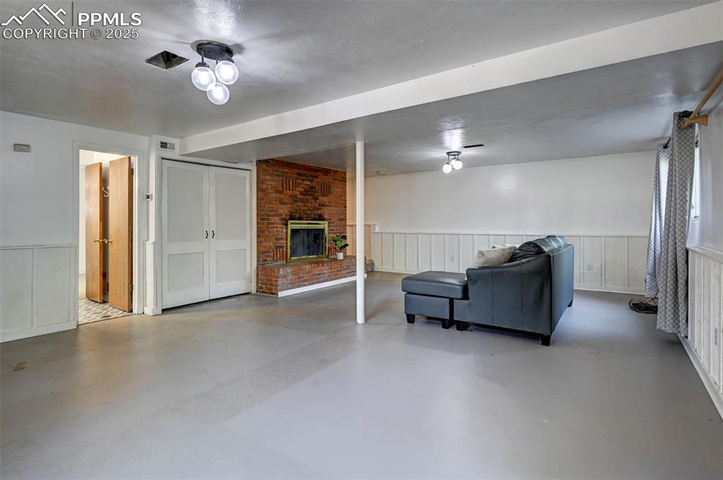 4665 Fox Road Cascade, CO 80809 - Photo 40 of 50 an empty room with windows and ceiling fan