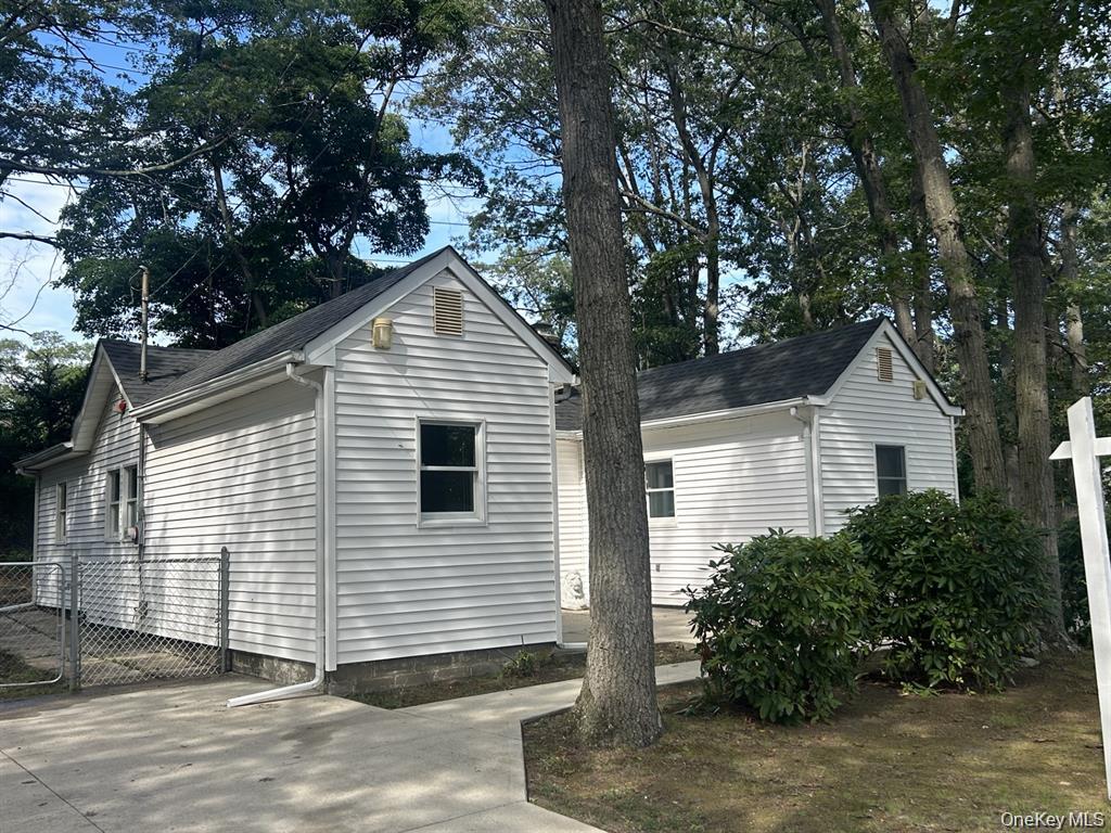 277 Prince Road Rocky Point, NY 11778 - Photo 5 of 19