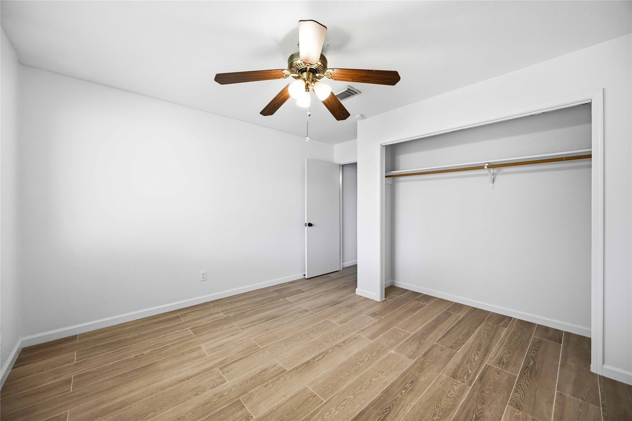 16202 Mill Point Drive Houston, TX 77059 - Photo 21 of 34