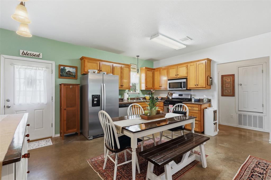 5770 West Highway 199 Springtown, TX 76082 - Photo 11 of 40