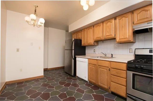 $2,500 | 207 North Fullerton Avenue, Unit 1L, Montclair, NJ 07042