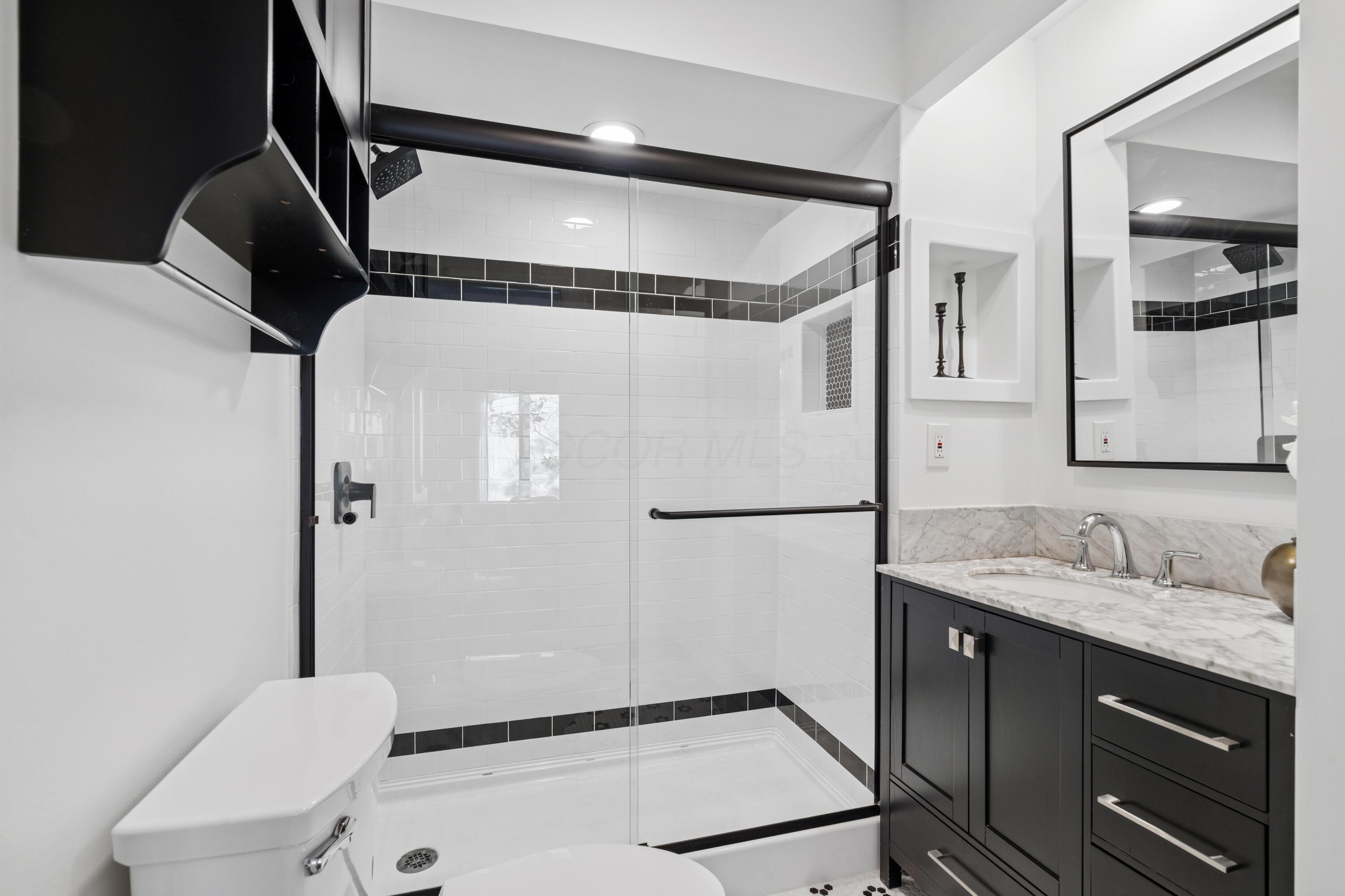 3600 Reed Road, Unit 15 Columbus, OH 43220 - Photo 28 of 41 Primary Bath