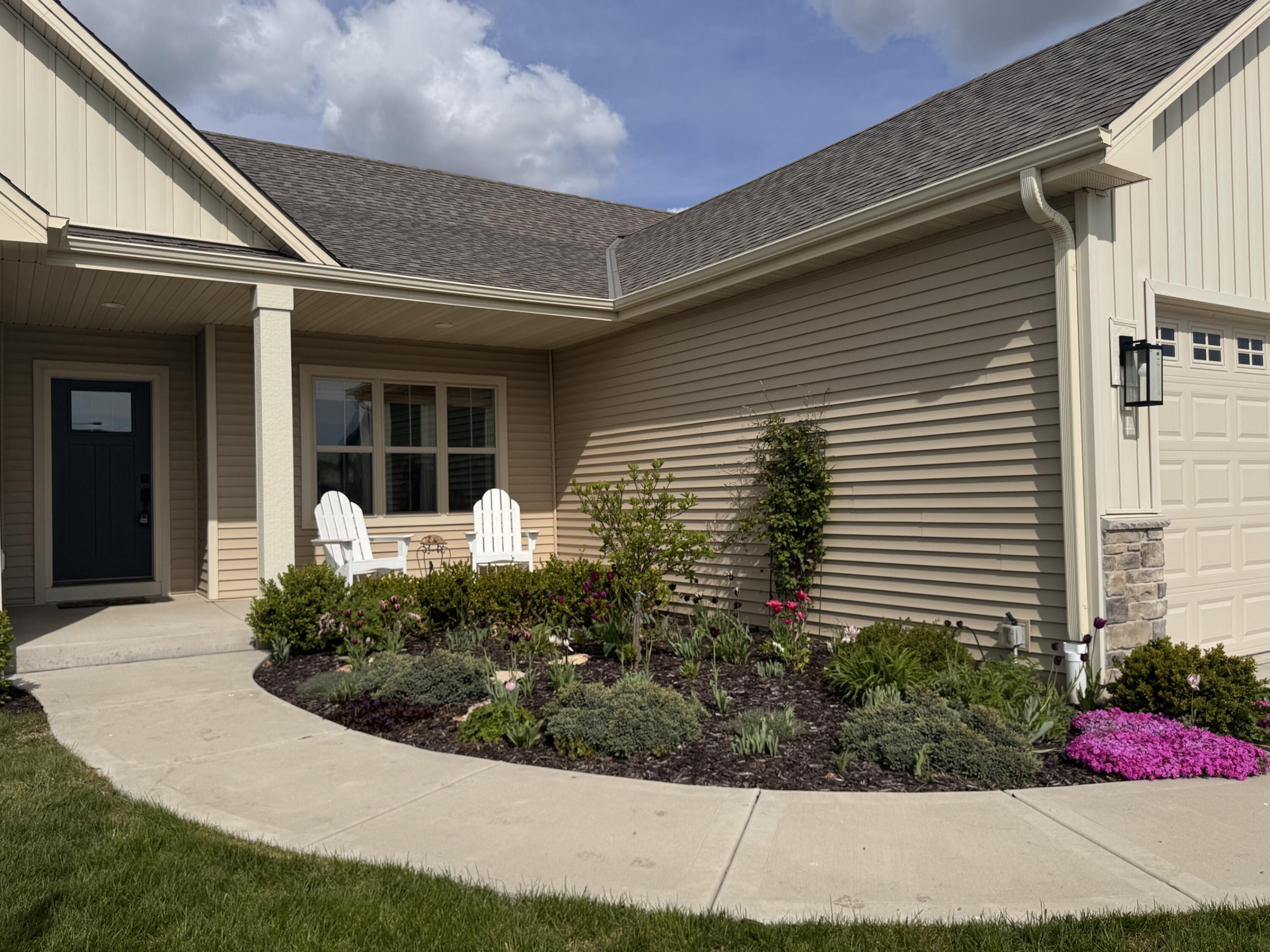 2008 Norfolk Court Union Grove, WI 53182 - Photo 2 of 48 IMG_2524