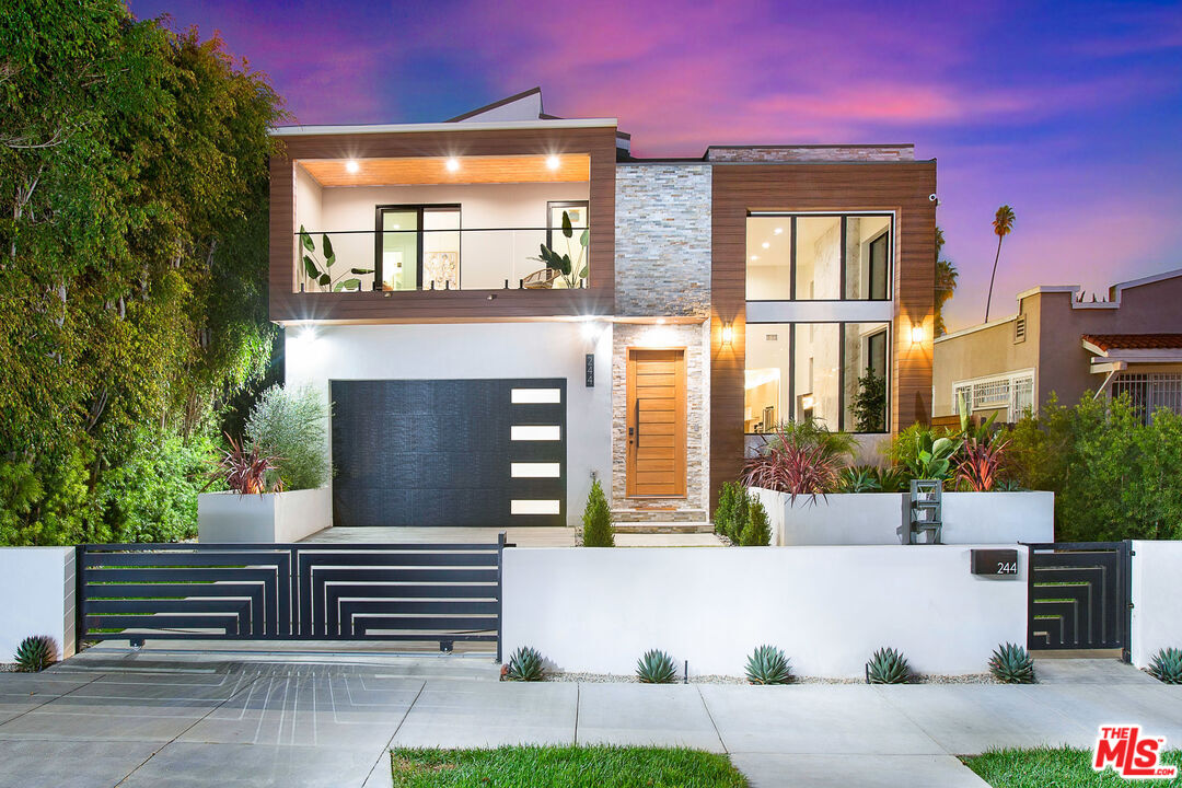 244 South Gramercy Pl