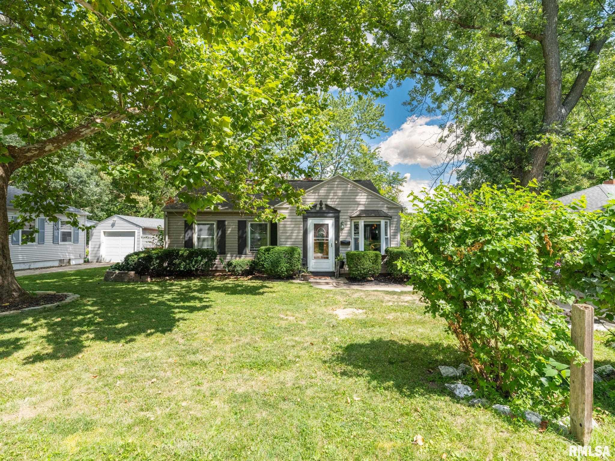 327 West Barrington Road Peoria, IL 61614 - Photo 1 of 58 Gallery Image 1