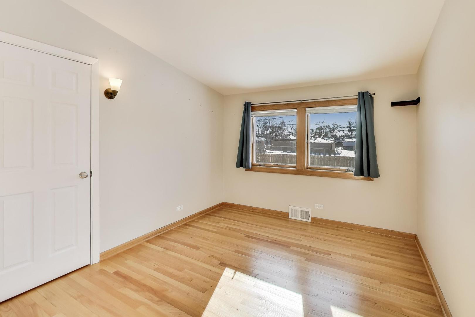 7441 Lyons Street Morton Grove, IL 60053 - Photo 13 of 28