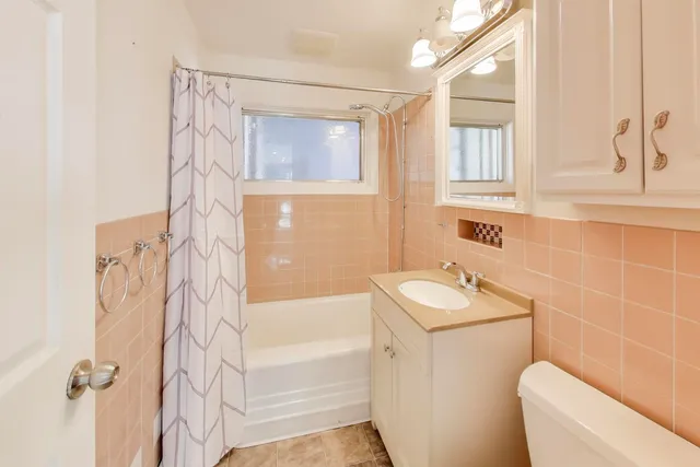 $430,000 | 7441 Lyons Street, Morton Grove, IL 60053