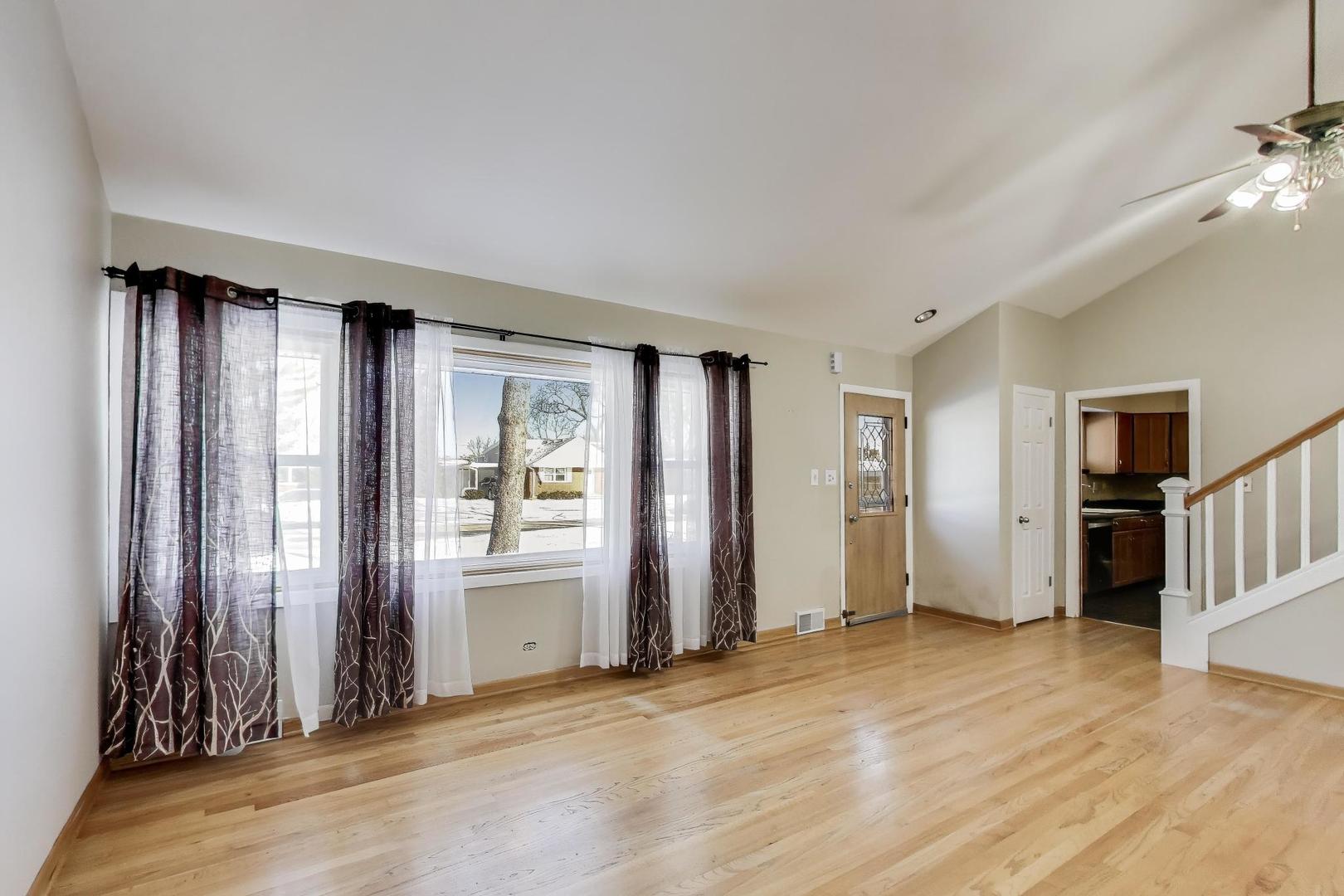 7441 Lyons Street Morton Grove, IL 60053 - Photo 4 of 28