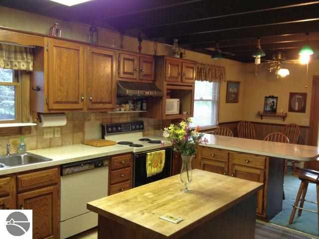 1220 West 16 Road Mesick, MI 49668 - Photo 4 of 28 1745510-3.JPG