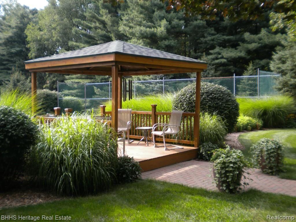 5543 King Road Howell, MI 48843 - Photo 9 of 30 Better gazebo pic.jpg