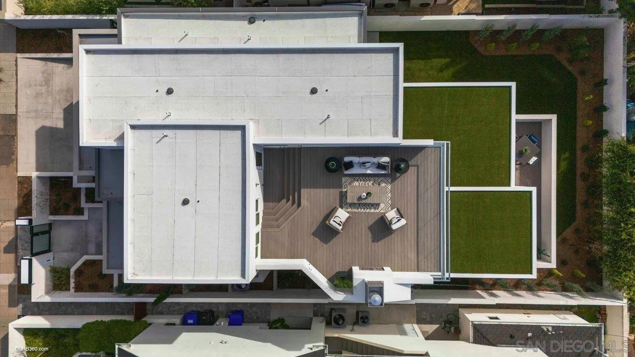 8352 La Jolla Shores Drive La Jolla, CA 92037 - Photo 28 of 33 a front view of a house with garden