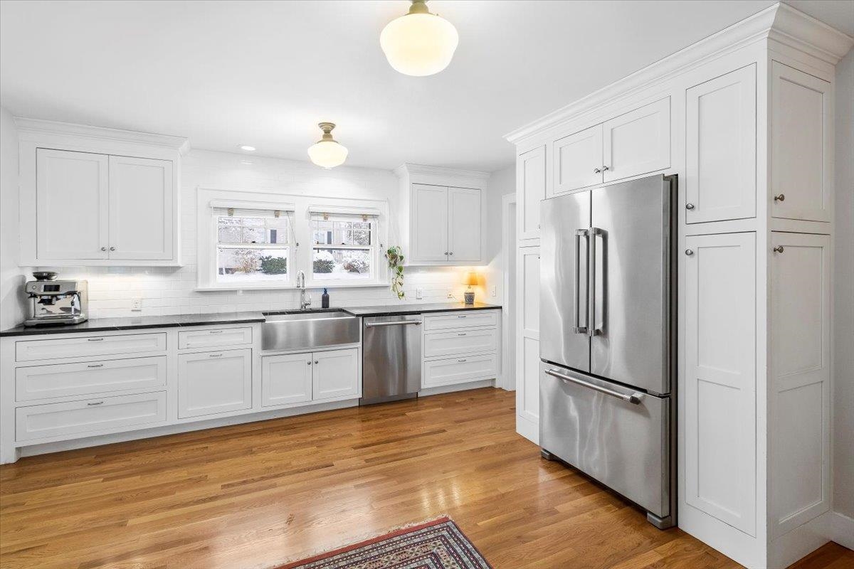 356 Elm Street Bennington, VT 05201 - Photo 8 of 34