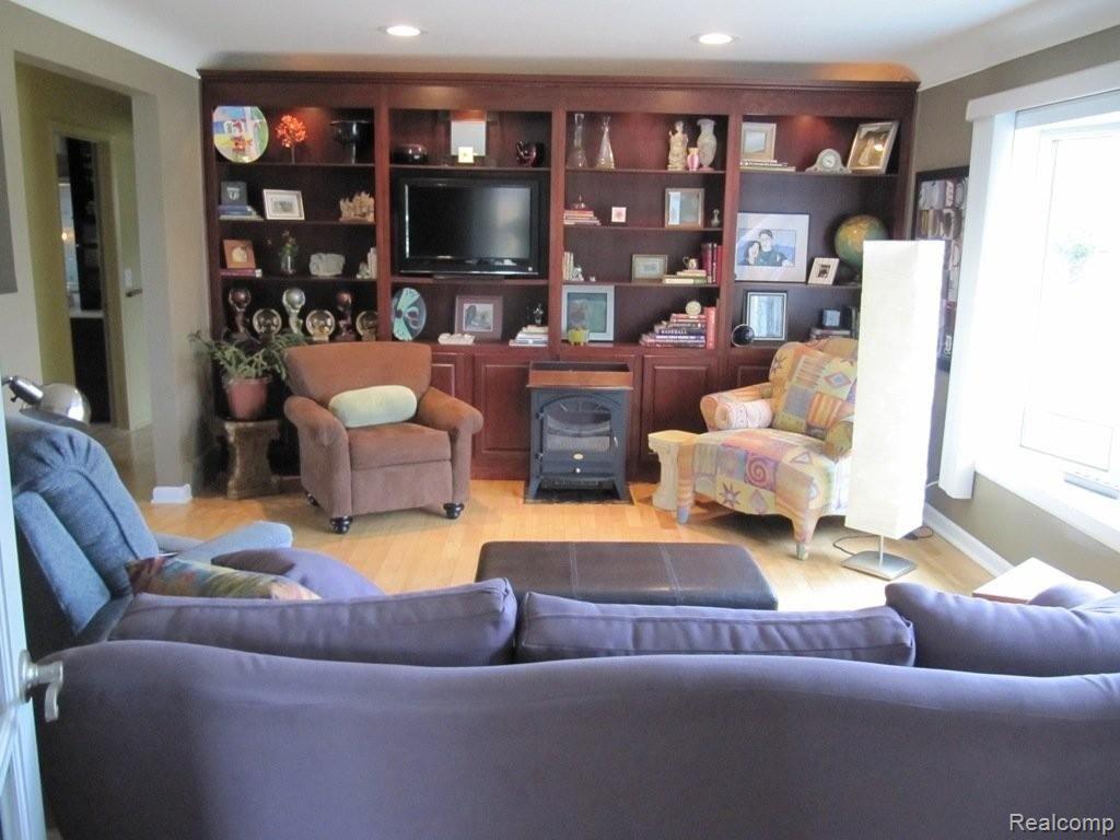 469 Willow Tree Lane Rochester, MI 48306 - Photo 5 of 25 Living Rm.